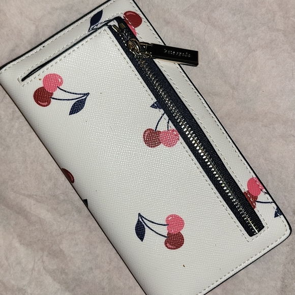 Brand new cherry printed wallet like a sweater - Picture 3 of 3